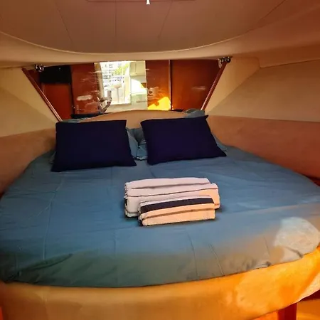 Carnon Nuit Insolite Bateau