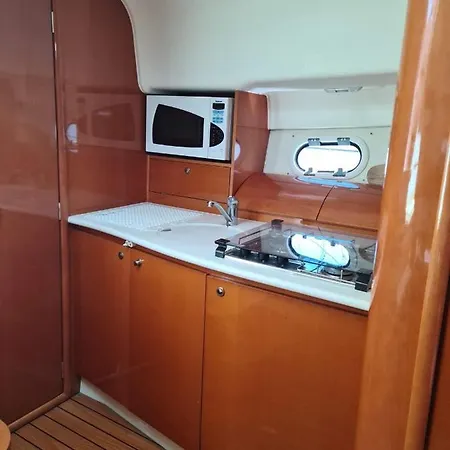 船屋 Carnon Nuit Insolite Bateau *