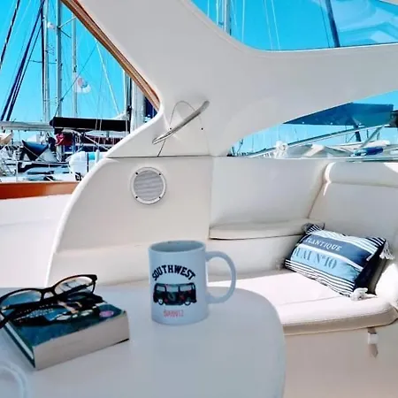 Carnon Nuit Insolite Bateau * 莫吉奥