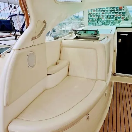 船屋 Carnon Nuit Insolite Bateau *